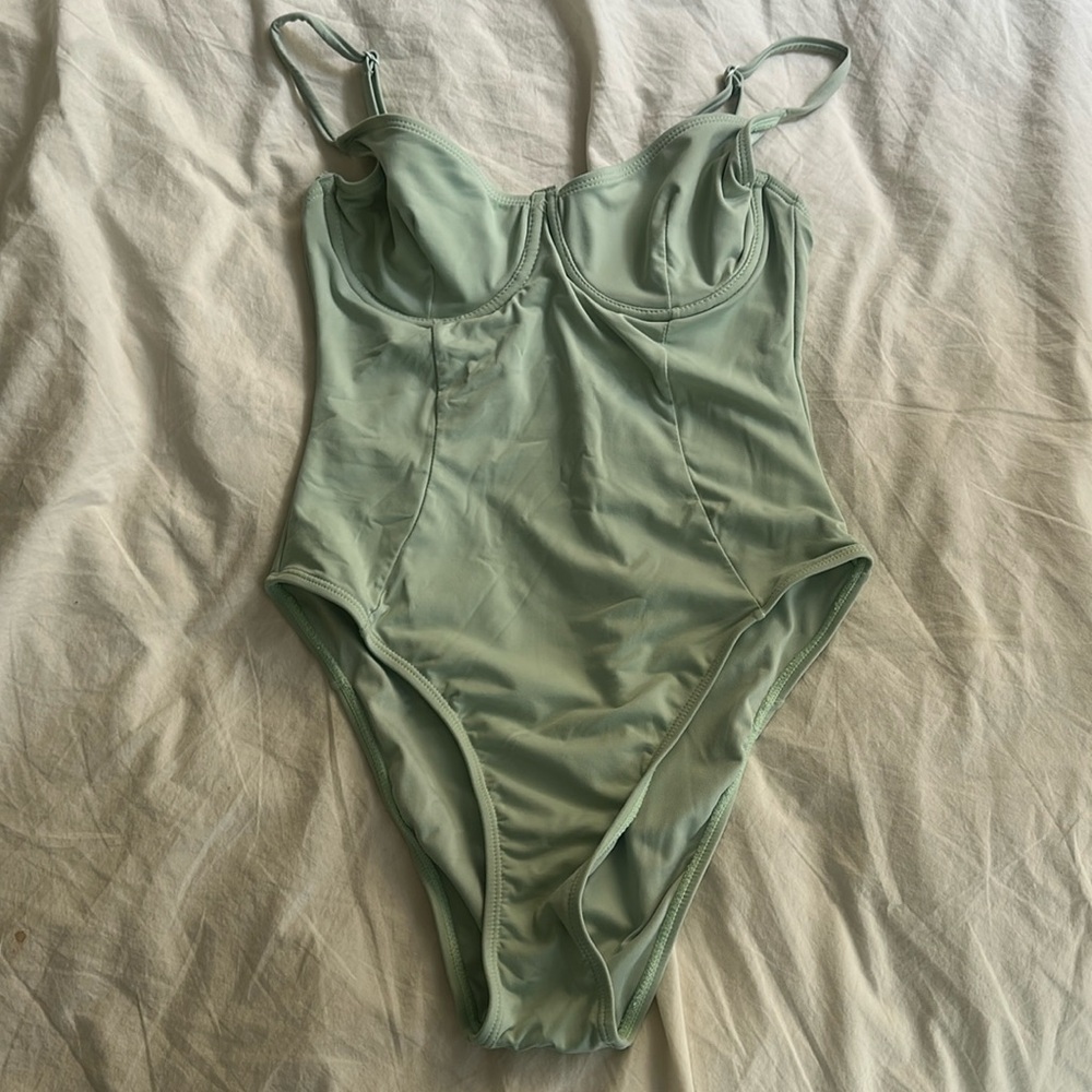 Mint one piece from Onia